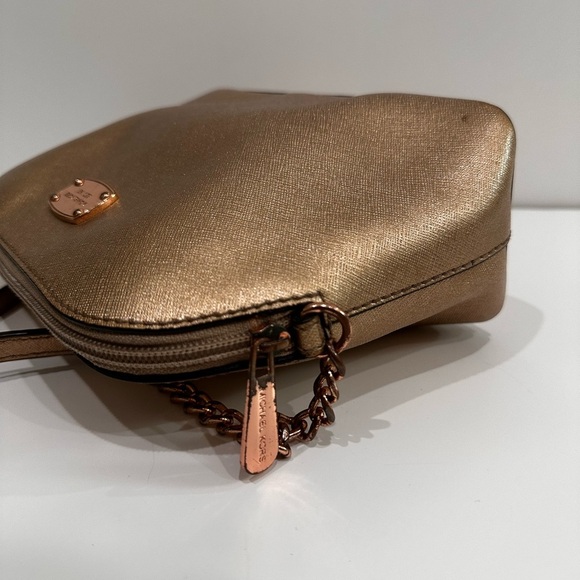 ✨Michael Kors Crossbody Bag in Metallic Pink - Picture 4 of 15